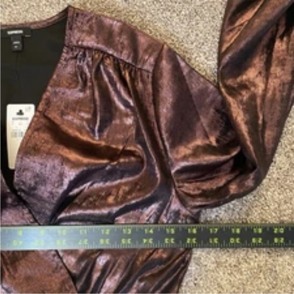 Express Women's Metallic V-Neck Balloon Sleeve Faux Wrap Top Size XS - NWT $68 - Picture 8 of 16